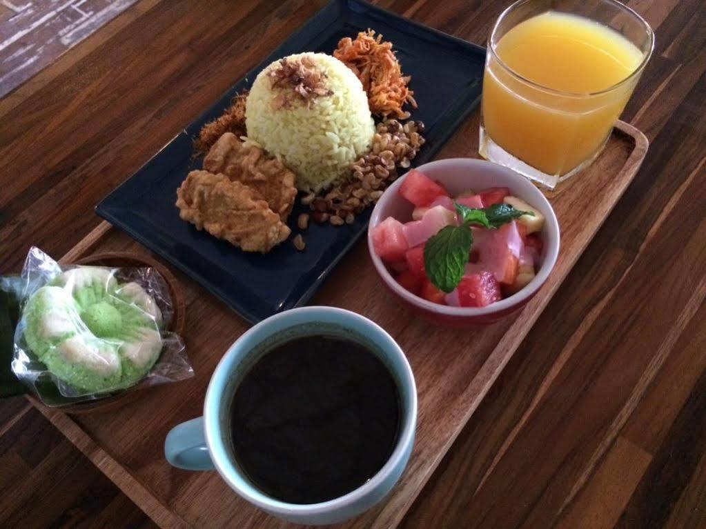 Grandmas Plus Hotel Seminyak Екстериор снимка